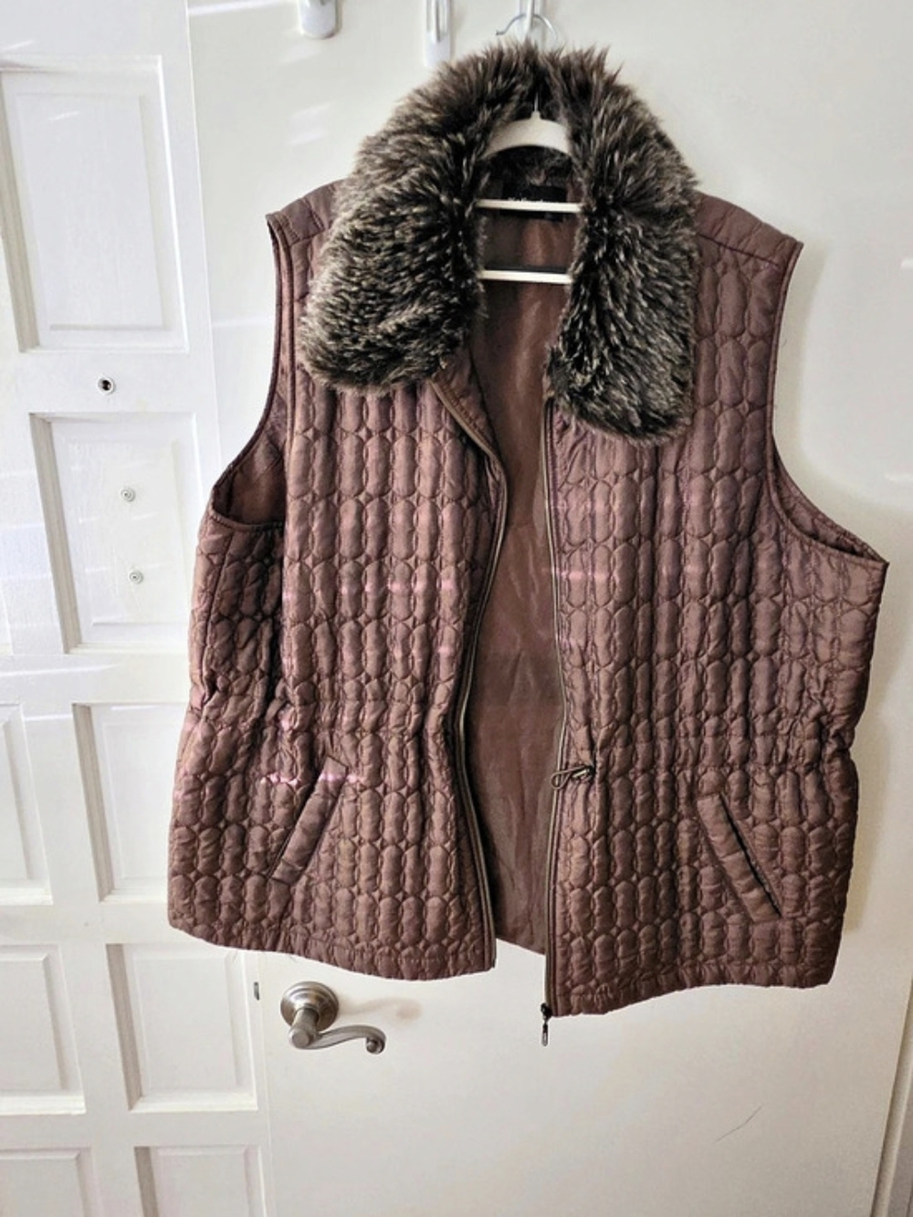 ac-tiv-ology Faux Fur Collar Quilted Vest in Brown Like New